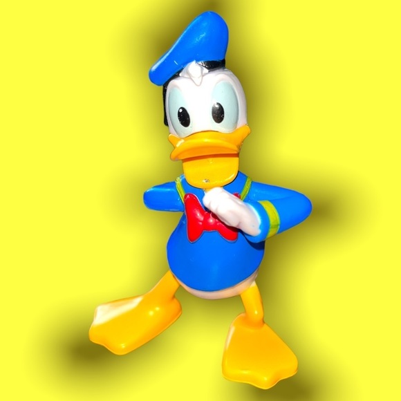 Disney’s Donald Duck Figurine 2.5 X 1 - Picture 1 of 3